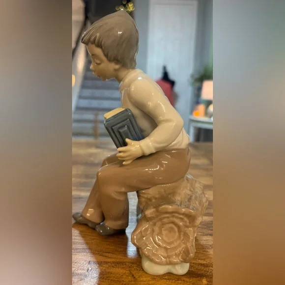 Vintage Lladro, Little Boy Playing the Accordion, Excellent condition No Box - Picture 5 of 10